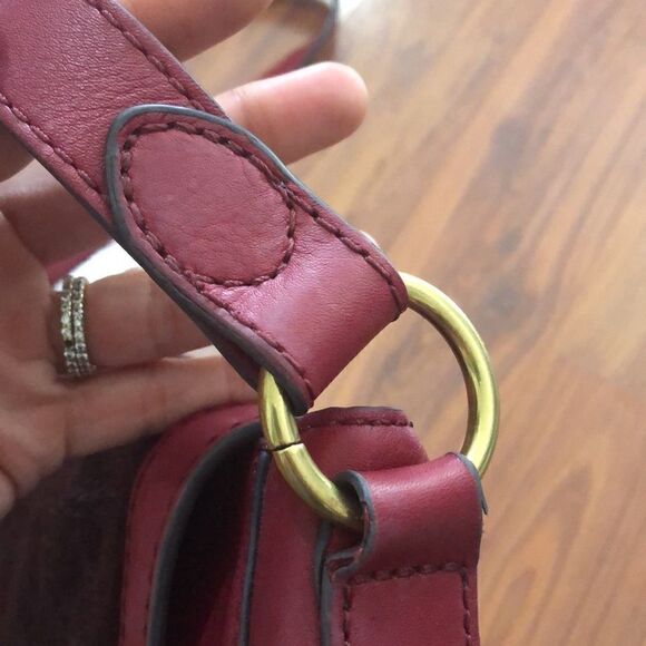 Vintage fossil red burgundy saddle bag with fur. - Picture 9 of 11